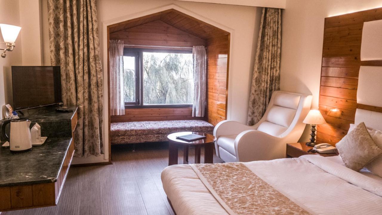 Royal Jardin Whistling Pines Resort Šimla Exteriér fotografie