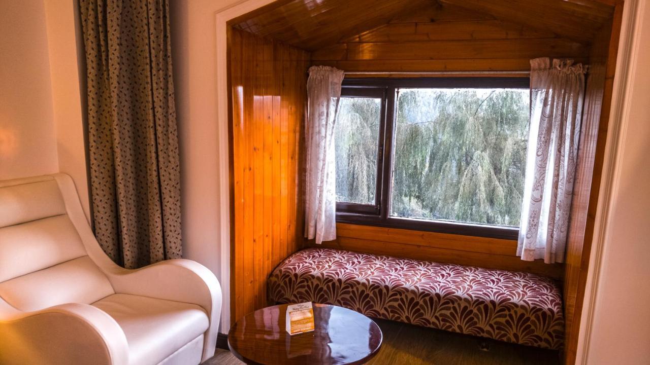 Royal Jardin Whistling Pines Resort Šimla Exteriér fotografie